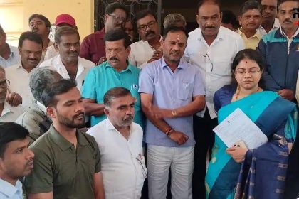 ಶಿಕ್ಷಕರ ಪ್ರತಿಭಟನೆ – BEO ಕಚೇರಿ ಮುಂದೆ ಪ್ರತಿಭಟನೆ ಮನವಿ ಸಲ್ಲಿಕೆ…..