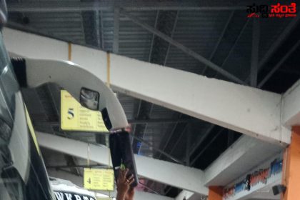 ಕೋಟಿ ಕೋಟಿ ದುಬಾರಿ ಬಸ್ ಗೆ ಆಸರೆಯಾಯಿತು ಖಾಲಿ ಬಾಟಲ್ – ಅಧಿಕಾರಿಗಳ ಎದುರೇ ಧಾರವಾಡದಲ್ಲಿ ಅನಾವರಣವಾಯಿತು ದುಬಾರಿ ಬೆಲೆಯ ಬಸ್ ವ್ಯವಸ್ಥೆ…..ಏನು ಮಾಡೊದು ಇದು ನಮ್ಮ ಕರ್ಮ ಎಂದ್ರು ಸಿಬ್ಬಂದಿ…..