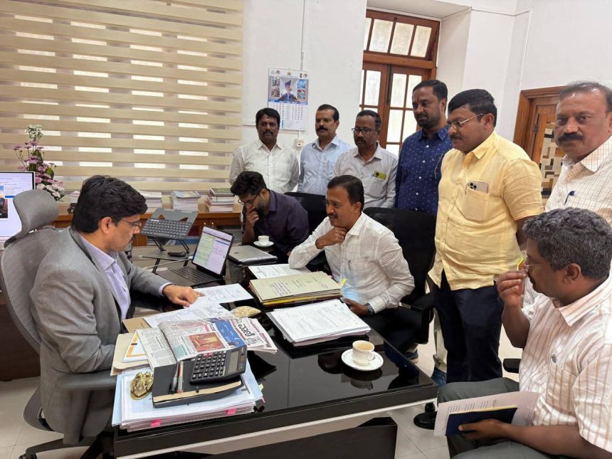 ಆರ್ಥಿಕ ಇಲಾಖೆಯ ಕಾರ್ಯದರ್ಶಿಯವರನ್ನು ಭೇಟಿಯಾದ ರಾಜ್ಯ ಸರ್ಕಾರಿ ನೌಕರರ ಸಂಘಟನೆಯ ನಿಯೋಗ – ರಾಜ್ಯಾಧ್ಯಕ್ಷ ಷಡಾಕ್ಷರಿಯವರ ನೇತ್ರತ್ವದಲ್ಲಿ ಭೇಟಿ ನೌಕರರ ಹಲವು ಬೇಡಿಕೆಗಳ ಕುರಿತಂತೆ ಚರ್ಚೆ…..