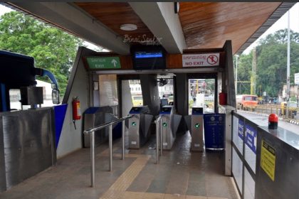 ಬೇಕಾದರಿಗೆ ಒಂದು ರೂಲ್ಸ್ ಬೇರೆಯವರಿಗೆ ಮತ್ತೊಂದು ರೂಲ್ಸ್ – BRTS ಟಿಕೇಟ್ ಕೌಂಟರ್ ಸಿಬ್ಬಂದಿಗಳ ನಡುವೆ ನಡೆಯುತ್ತಿದೆ  ತಾರತಮ್ಯ – ಇದೇನಿದು DC ಯವರೇ ಬಿಸಿ ಬಿಸಿ ಚರ್ಚೆಯ ವಿಷಯ…..