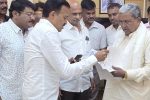CM ಅವರನ್ನು ಭೇಟಿಯಾದ ಷಡಾಕ್ಷರಿಯರು – ಬಜೆಟ್ ನಲ್ಲಿ ರಾಜ್ಯದ ಸಮಸ್ತ ನೌಕರರ ಬೇಡಿಕೆಗಳ ಕುರಿತು ಬೇಡಿಕೆ…..